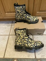 Dr Martens Size 9 1460 Women&#39;s Butterfly Print Suede Boots Yellow - €124,52 EUR