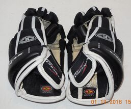 Hockey Equipment Lot Gloves Elbow Knee Pads Helmet Easton Bauer Reebok - €84,34 EUR
