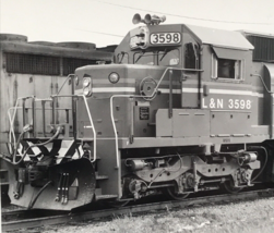 Louisville &amp; Nashville Railroad LN L&amp;N #3598 SD40-2 Electromotive Photo Etowah - £7.58 GBP