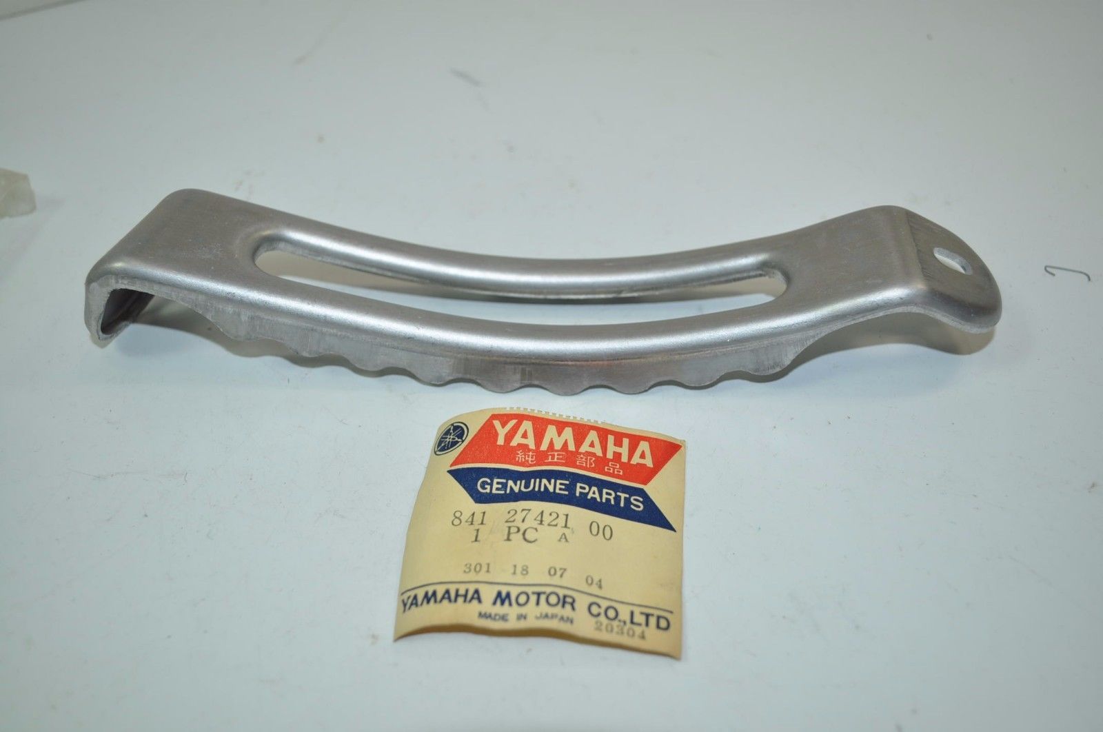 Yamaha Snowmobile NOS Footrest Foot Peg/Step Part# 841-27421-00 - $14.48