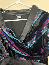 Venus Long Sleeve Sequin Dress Size 10 Black Velvet Multi Colored Knee Silk - $466.85 MXN