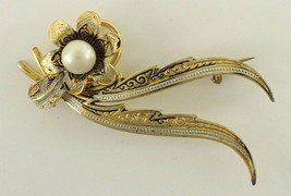 Vintage Costume Jewelry Gold &amp; Silver Tone Metal Damascene Flower Pearl Brooch - £15.81 GBP