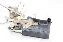 01 CHEVROLET SILVERADO DIESEL CREWCAB 4X4 Driver Side Door Latch F222 image 6