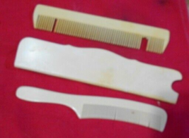 Lot: 2 Vintage Bakelite Combs, Collectible Hair Grooming or Childrens Toys - £7.15 GBP