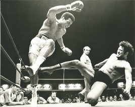MUHAMMAD ALI Fighting Japanese Wrestler Photo in MINT Condition - 10&quot; x 8&quot; - £15.67 GBP