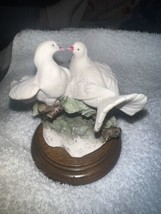 Giuseppe Armani Two White Doves Kissing Ceramic Artwork Wood Base - £26.05 GBP