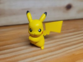 Pokemon Pikachu Battle Stands Mini Figure Toy Nintendo Figurine HTF - $7.69