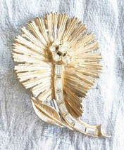 Mid Century Modern Crystal Rhinestone Gold-tone Flower Brooch 1960s vint. 2 1/4&quot; - £11.15 GBP