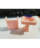 Plasco Vintage Dollhouse Furniture - Pink Sink and Hamper - €6,78 EUR