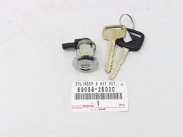 Toyota Tundra 2000-2003 Hiace OEM Genuine Fuel Filler Lid Cylinder &amp; Key SET - £35.94 GBP