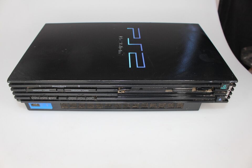 Sony Playstation 2 PS2 Fat SCPH-30001  Console Only Black - NOT WORKING - $24.75