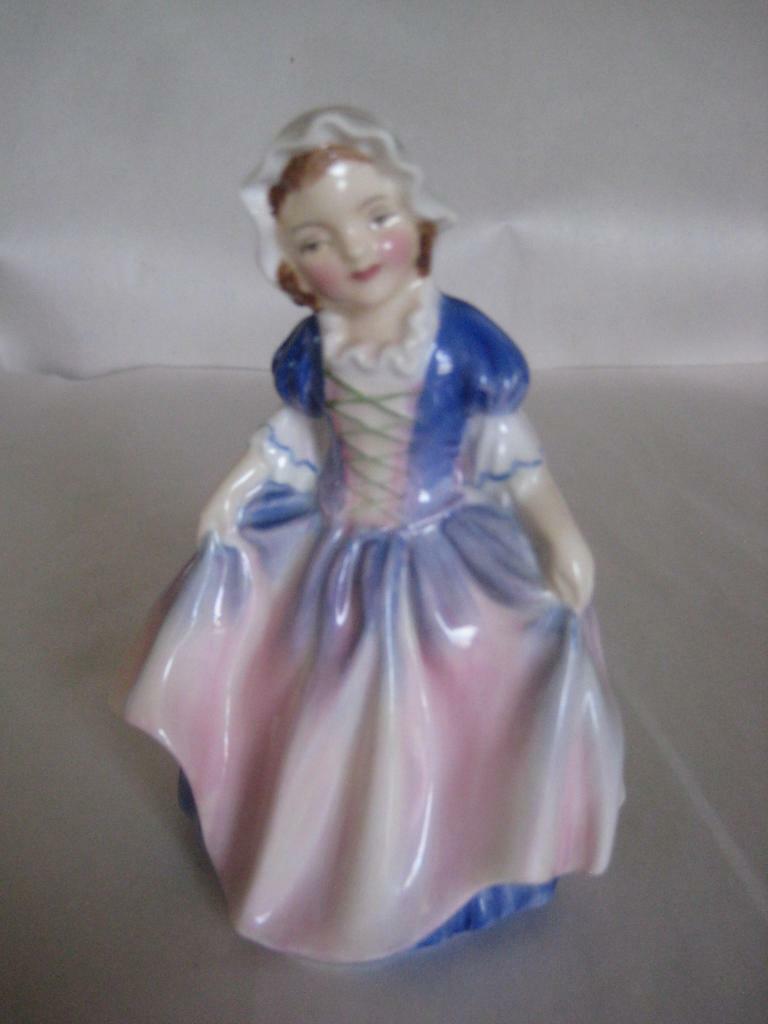 Royal Doulton Figurine "Dinky Do" HN 1672, Doulton & Co. Limited