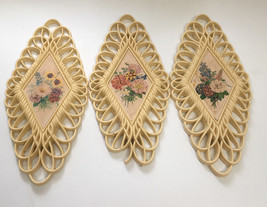 vintage 3 piece flower center triangular shape wall hanging plaques cott... - $19.75