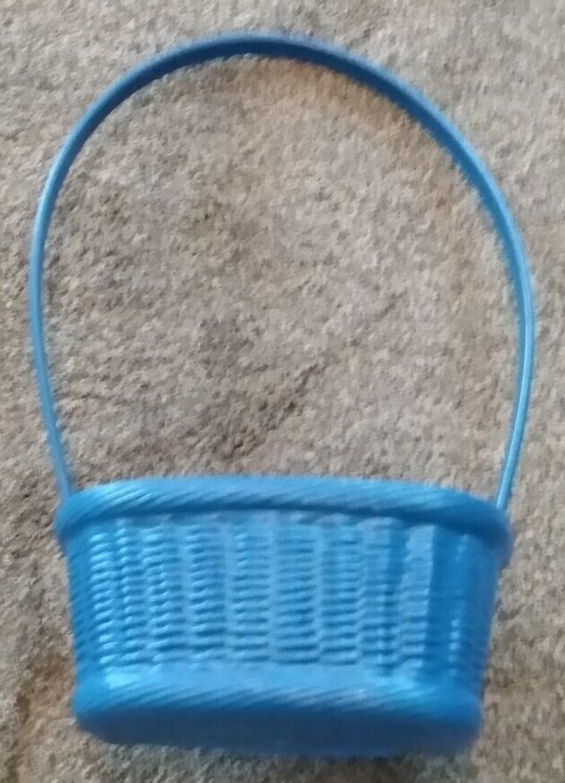 Large Blue Plastic Easter Basket 11&quot; long 7&quot; wide 5&quot; deep - $2.50