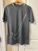 Men&#39;s T-Shirt Tee Nike Gray &amp; White Size Large Short Sleeve Active Wear ... - £11.93 GBP