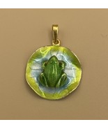 Super Cute Enamel Sterling 925 Silver Frog On Lily Charm Pendant - $850.45 MXN