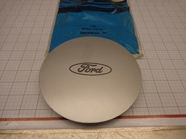 FORD OEM NOS E5DZ-1130-B    Wheel Cover Hub Cap Center Ornament LTD - $19.33