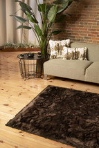 5' X 8' Chocolate Faux Fur Non Skid Area Rug - $3,575.69 MXN