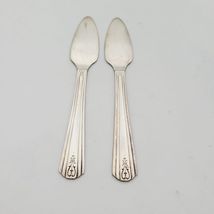 Avon International Silver Silverplate Avon 1940 Set of 2 Mini Server Vtg - $241.12 MXN Avon International Silver Silverplate Avon 1940 Set of 2 Mini Server Vtg - $241.12 MXN