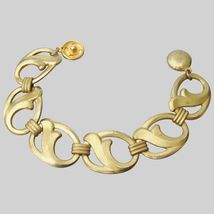 Retro 1940s Textured Gold Tone Big Deco Link Snap Closure Bracelet - $18.76