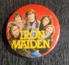 IRON MAIDEN VINTAGE 1980s PINBACK 1&quot; PIN  BUTTON HEAVY METAL GROUP PHOTO... - €6,76 EUR