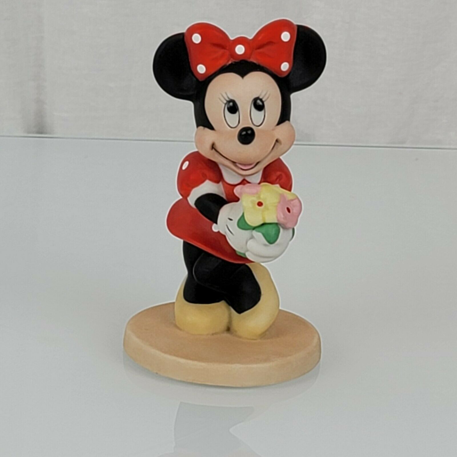 VINTAGE Disney Minnie Mouse Figurine 4" With Bouquet of Flowers Sri Lanka - £20.56 GBP