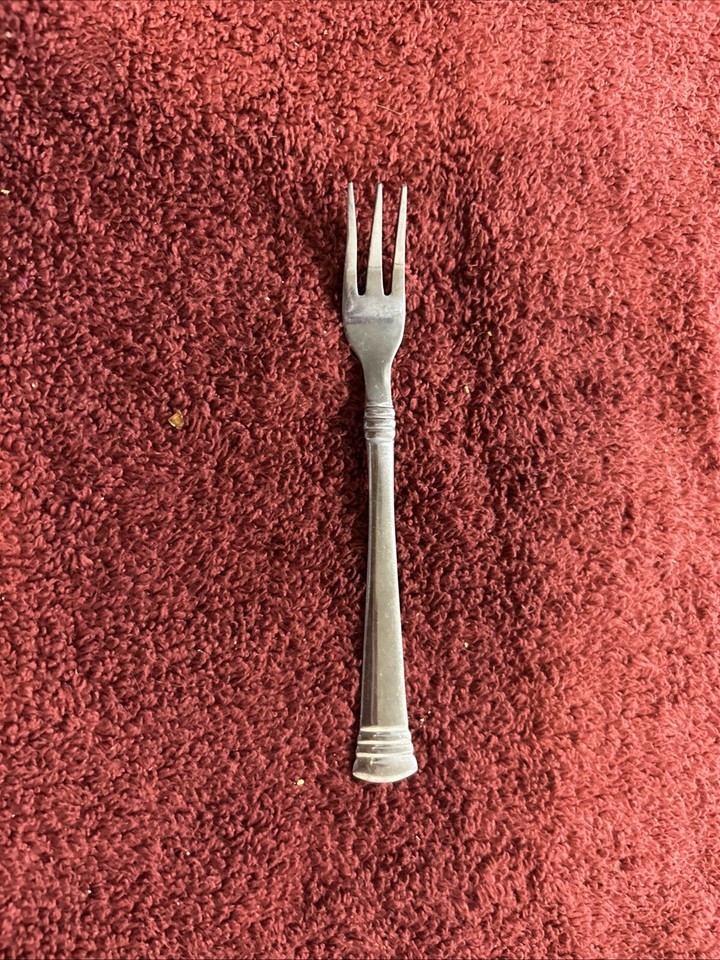 Cocktail Seafood Fork Codie  Glossy Cambridge Flatware 5.75” - $6.33
