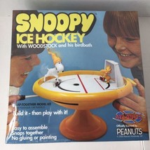 Atlantis Peanuts Snoopy Ice Hockey Woodstock Bird Bath Retro Snap Model Game NEW - £14.11 GBP