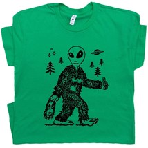 Alien Bigfoot T Shirt Funny Sasquatch Ufo Weird Cryptid Cryptozoology Graphic  - £15.65 GBP