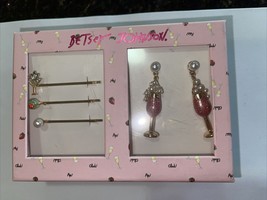 BETSEY JOHNSON Earrings and 3 Hair Clips Set NEW IN BOX - £50.45 GBP