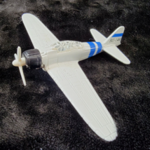 Maisto Mitsubishi Zero Fighter Plane Diecast White Blue B2-I44  Propeller - $10.70