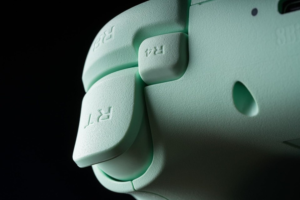 Precision Hall Effect Wireless Gaming Controller with Remappable Bumpers - Green Item image 7
