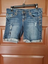 Maurices denim cuffed shorts size 3/4 embroidered distressed - £7.78 GBP