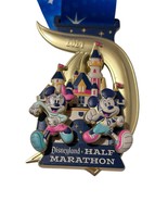 DISNEYLAND HALF MARATHON 2024 Mickey and Minnie MEDAL - $1,047.20 MXN
