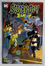 SCOOBY DOO TEAM-UP VOL 6 By Batgirl,Yogi Bear,  Excellent Condition Myst... - $250.99 MXN