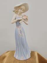 Vintage 1998 House Of Lloyd Gifts Gathering Flowers Porcelain Figurine - $523.96 MXN