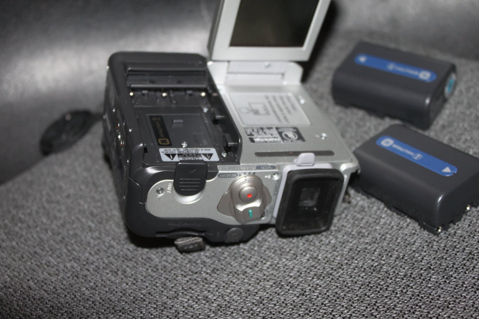 Sony DCR-PC101 Digital Video Camera MiniDV and 50 similar items Sony DCR-PC101 Digital Video Camera MiniDV and 50 similar items