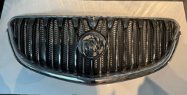 2013-2017 BUICK ENCLAVE GRILLE ASSEMBLY WITH EMBLEM P/N 20983421 OEM GM - $926.27