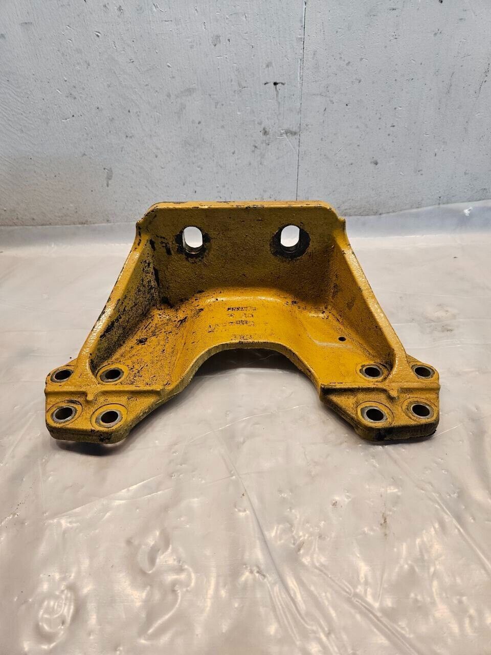 CAT C12 Caterpillar Diesel Engine Mount 1300903 OEM - $233.40