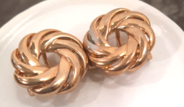 Vintage Signed Jeanne Bouchever Belt Buckle Wreath Swirl Gold Tone 1970&#39;s - £20.88 GBP