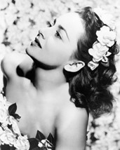 Olivia de Havilland lovely pose with flowers in her hair bare shouldered... - £54.81 GBP