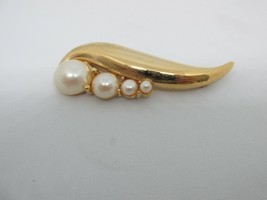 RICHELIEU Brooch Pin Vintage Gold Tone Faux Pearls 2 3/4&quot; Wave Design - £7.82 GBP