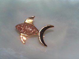 Vintage Dainty Copper Angel Ocean Fish with Sparkly Faux Goldstone Plastic Cab - £6.82 GBP