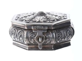 Heavy antique 900 Silver repousse box - £313.34 GBP