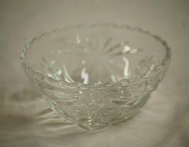 Anchor Hocking Prescut Clear 5-1/4&quot; Scalloped Bowl Pressed Star Fan Desi... - $14.84