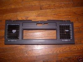 1994 1993 TOWNCAR DASH CLIMATE CONTROL VENT  BEZEL TRIM USED OEM - $1,423.42 MXN