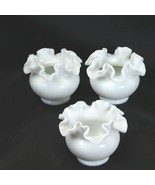 Fenton White Milk Glass Ruffled Vases 4&quot; Tall 5&#39;&#39; Wide  Lot of 3 - $558.61 MXN