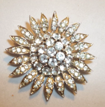 Sparkly Vintage Clear Rhinestone Silver Tone Sunflower Flower Pin - £7.76 GBP