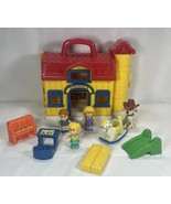 VTG School house With Little People, Dog, Other Things Fisher Price - €23,35 EUR