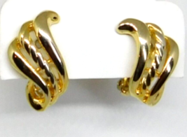 Vintage Curve Swirl Earrings Classic Style Gold Tone Clip On Vintage Fashion - £6.62 GBP